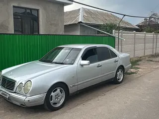 Mercedes-Benz E 320