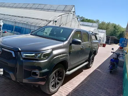 Toyota Hilux 2021 года за 23 500 000 тг. в Алматы – фото 2