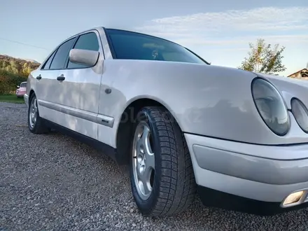 Mercedes-Benz E 320 1998 года за 5 000 000 тг. в Алматы – фото 24