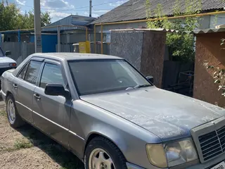 Mercedes-Benz E 230