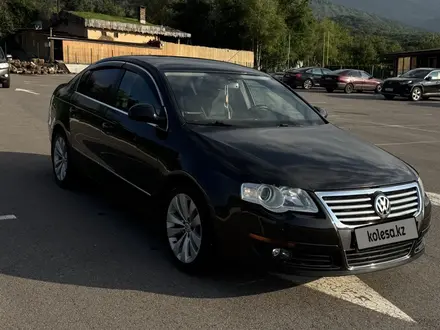 Volkswagen Passat 2006 года за 3 500 000 тг. в Алматы – фото 2