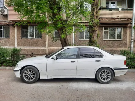 BMW 318 1992 года за 900 000 тг. в Шымкент – фото 2
