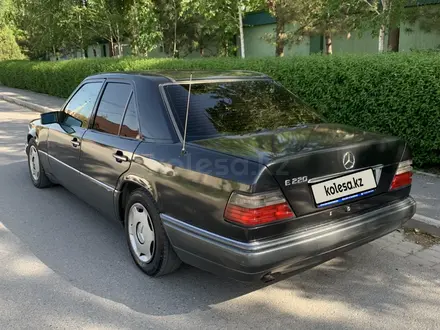 Mercedes-Benz E 220 1993 года за 1 650 000 тг. в Шымкент – фото 3