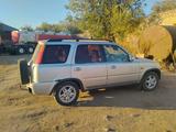 Honda CR-V 2001 годаfor2 800 000 тг. в Актобе – фото 2