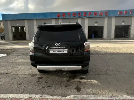 Toyota 4Runner 2015 года за 16 800 000 тг. в Актау – фото 2