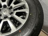 Оригинальные 18 диски и шины Bridgestone AT на Toyota Prado за 690 000 тг. в Алматы – фото 3