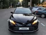 Toyota Camry 2021 года за 17 500 000 тг. в Алматы