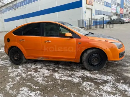 Ford Focus 2006 года за 1 350 000 тг. в Атырау – фото 2