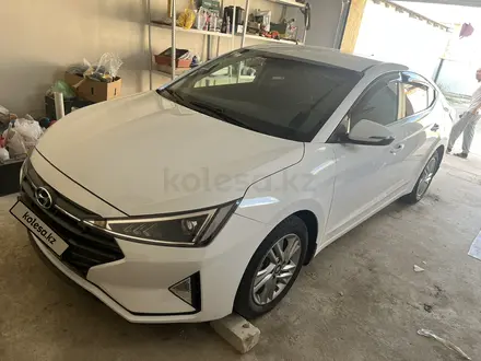 Hyundai Elantra 2019 года за 8 900 000 тг. в Атырау – фото 4