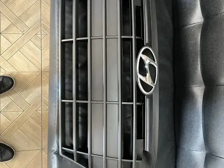 Решетка радиатора Hyundai Elantra за 80 000 тг. в Алматы – фото 2