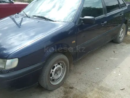 Volkswagen Passat 1995 года за 1 350 000 тг. в Актобе – фото 7