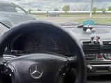 Mercedes-Benz C 180 2001 годаүшін2 200 000 тг. в Караганда – фото 4
