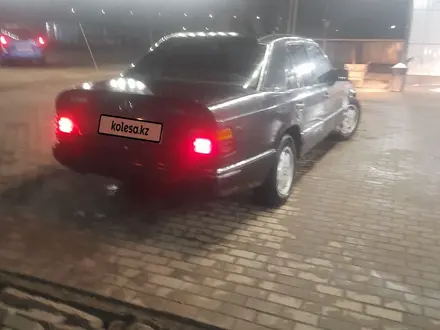 Mercedes-Benz E 220 1993 года за 1 000 000 тг. в Алматы – фото 3