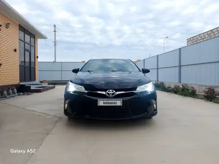 Toyota Camry 2015 года за 6 000 000 тг. в Кульсары – фото 10