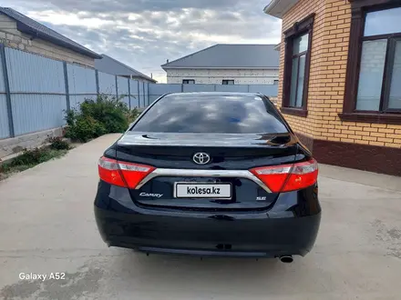 Toyota Camry 2015 года за 6 000 000 тг. в Кульсары – фото 2