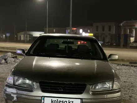 Toyota Camry 1999 года за 2 800 000 тг. в Астана – фото 2