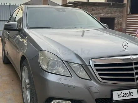 Mercedes-Benz E 200 2010 года за 6 800 000 тг. в Караганда – фото 4