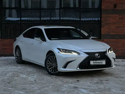 Lexus ES 250 2022 года за 24 000 000 тг. в Астана