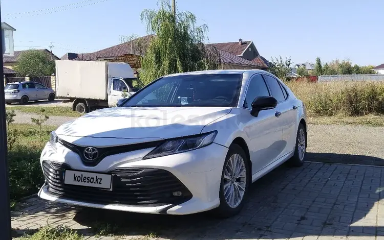 Toyota Camry 2018 года за 12 000 000 тг. в Уральск
