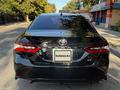 Toyota Camry 2022 года за 16 500 000 тг. в Шымкент – фото 2