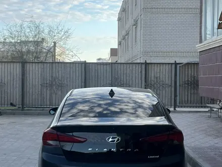 Hyundai Elantra 2018 года за 4 600 000 тг. в Актау – фото 3