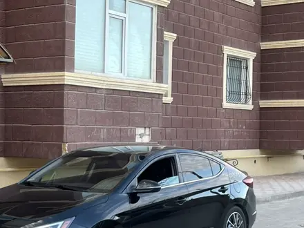 Hyundai Elantra 2018 года за 4 600 000 тг. в Актау – фото 2