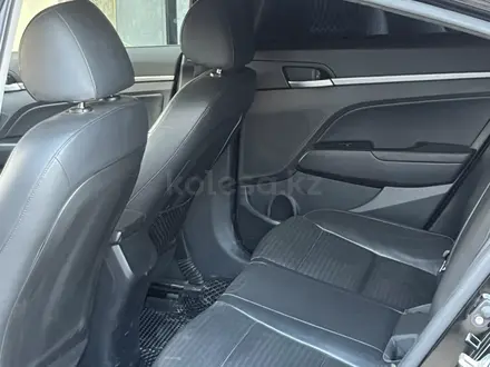 Hyundai Elantra 2018 года за 4 600 000 тг. в Актау – фото 6