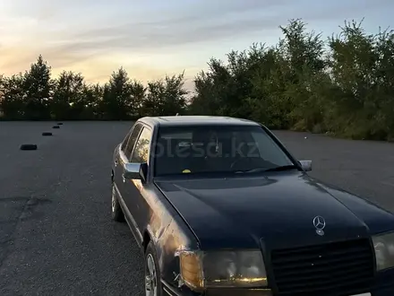 Mercedes-Benz E 230 1989 года за 650 000 тг. в Аксу – фото 3