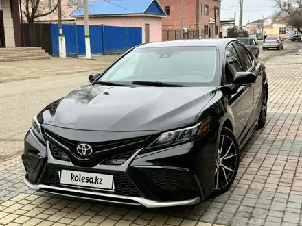 Toyota Camry 2022 года за 14 000 000 тг. в Алматы