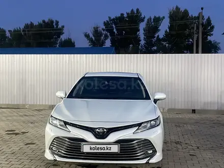 Toyota Camry 2018 года за 14 000 000 тг. в Уральск
