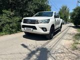 Toyota Hilux 2016 года за 13 600 000 тг. в Алматы