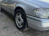 Mercedes-Benz C 280 1994 года за 3 000 000 тг. в Шымкент – фото 2