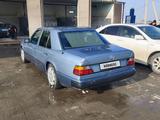 Mercedes-Benz E 260 1990 годаfor900 000 тг. в Аса