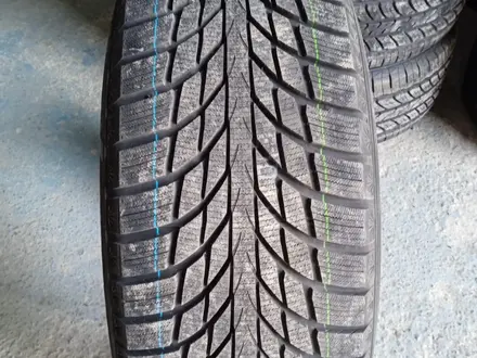 KUMHO 215/55 R17 98T WI51 XL за 41 000 тг. в Алматы