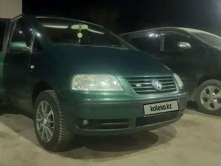 Volkswagen Sharan 2002 года за 4 000 000 тг. в Актау