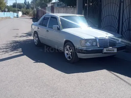 Mercedes-Benz E 260 1989 года за 15 000 000 тг. в Жанатас