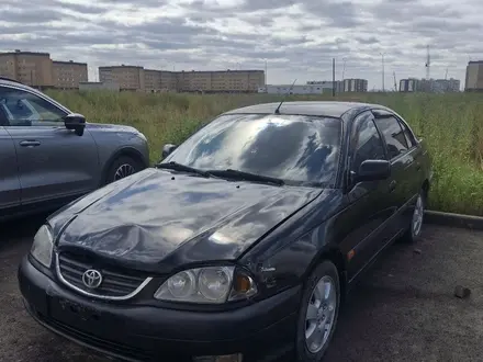 Toyota Avensis, 2001