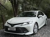 Toyota Camry 2020 года за 14 000 000 тг. в Актобе