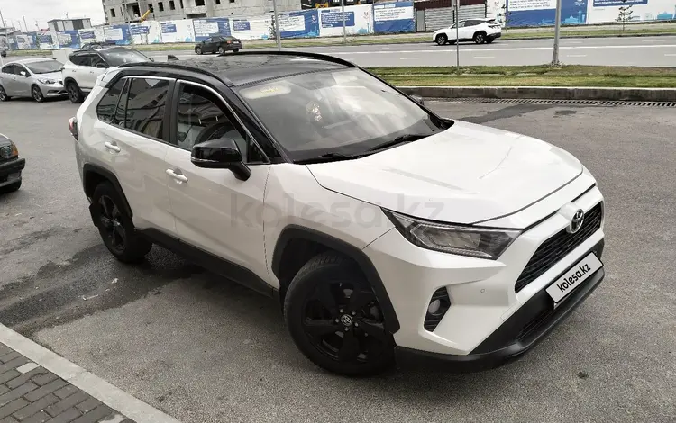 Toyota RAV4 2021 года за 14 100 000 тг. в Шымкент