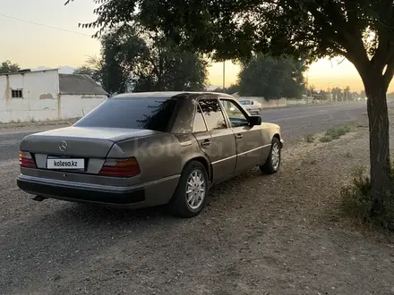 Mercedes-Benz E 220 1991 года за 1 300 000 тг. в Тараз – фото 3