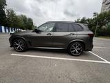 BMW X5 2022 года за 47 000 000 тг. в Алматы – фото 2
