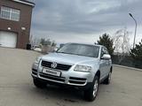 Volkswagen Touareg 2004 года за 4 200 000 тг. в Костанай – фото 2