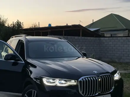 BMW X7 2022 года за 50 000 000 тг. в Алматы