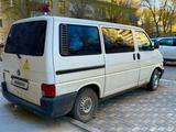 Volkswagen Caravelle 2001 года за 5 999 000 тг. в Уральск – фото 2