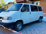 Volkswagen Caravelle 2001 года за 5 999 000 тг. в Уральск
