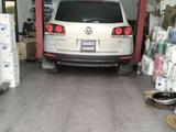 Volkswagen Touareg 2008 года за 7 300 000 тг. в Мерке – фото 2