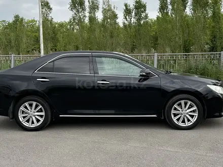 Toyota Camry 2014 года за 9 000 000 тг. в Шымкент – фото 2