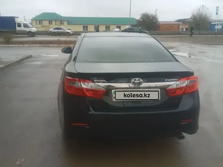 Toyota Camry 2014 года за 9 400 000 тг. в Актобе – фото 6