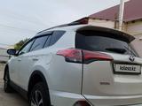 Toyota RAV4 2016 года за 9 999 990 тг. в Уральск – фото 5