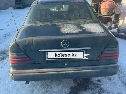 Mercedes-Benz E 220 1993 года за 1 700 000 тг. в Павлодар – фото 4